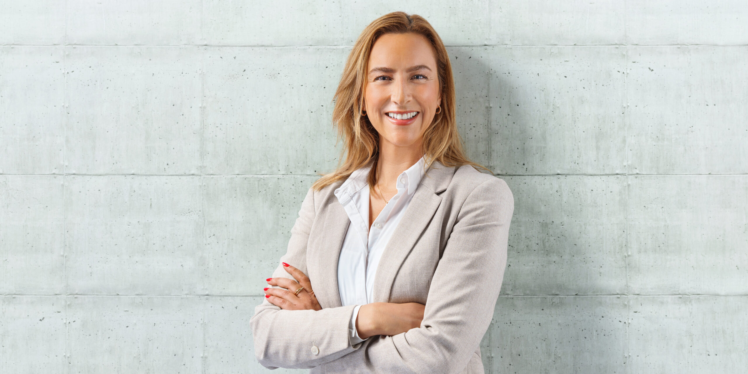 business woman lean on wall with copyspace at right side